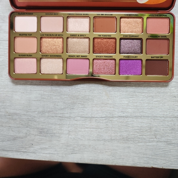 Too Faced Cinnamon Swirl Limited Edition Sweet & Spicy Eyeshadow Palette BNWT. - Picture 6 of 9
